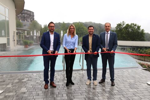 Bürgermeister Jürgen Dolesch, Geschäftsführerin Manuela Klawatsch, Manager Marcel Pomper und Wirtschaftslandesrat Leonhard Schneemann bei der Eröffnung.