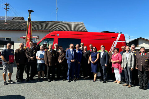 Landesrat Dr. Leonhard Schneemann besuchte das 100-jährige Gründungsjubiläum der Feuerwehr Neuberg.