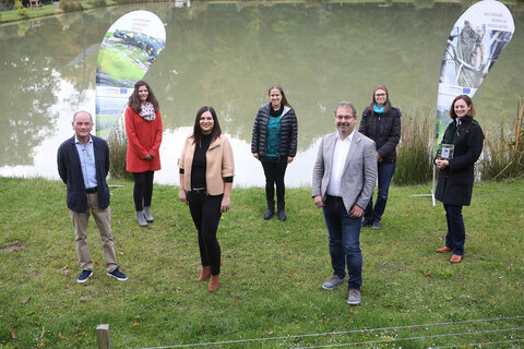 Bürgermeister Horst Egresich, Katharina Schabl, BSc, MSc (Naturpark Landseer Berge und Naturpark Geschriebenstein-Irrotkö), Landeshauptmann-Stv. Mag.a Astrid Eisenkopf, Cornelia Märh, MSc (Naturpark in der Weinidylle und Naturpark Raab-Örseg-Goricko), DI Thomas Böhm, MBA (Regionalmanagement Burgenland), Mag.a Andrea Grabenhofer (Naturpark Neusiedler See - Leithagebirge) und Mag.a Marlene Hrabanek-Bunyai, MA, Bakk.techn. (Naturpark Rosalia-Kogelberg)