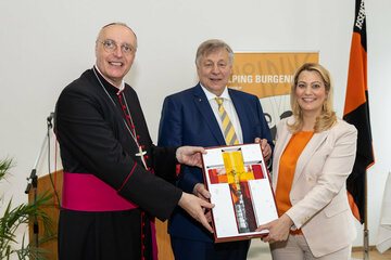 Eröffnung und Segnung des Kolpinghauses Eisenstadt: Bildungslandesrätin Mag.a (FH) Daniela Winkler mit Diözesanbischof Dr. Ägidius J. Zsifkovics und Johannes Fenz, Kolping Eisenstadt