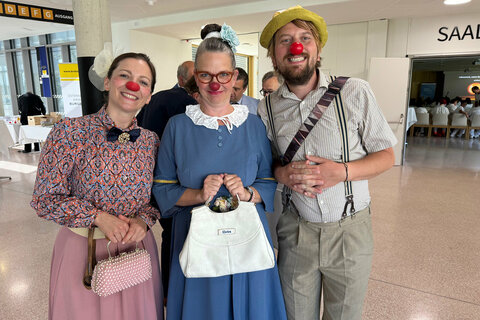 Die Rote Nasen Clowndoctors brachten dem scheidenden Oberarzt ein kreatives Ständchen.