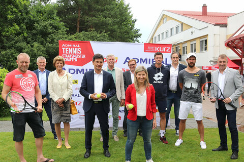 v.l.: Stefan Koubek, ÖTV-GF Thomas Schweda, BTV-Ehrenpräsidentin Vera Fister, LR Christian Illedits, Bgm. Rudolf Geißler, CEO Jürgen Irsigler vom Titelsponsor ADMIRAL Sportwetten, ÖTV-Präsidentin Mag. Christina Toth, Dennis Novak, ORF-Rechte-Experte Martin Szerencsi, Jürgen Melzer, Veranstalter und ÖTV-Vizepräsident Günter Kurz