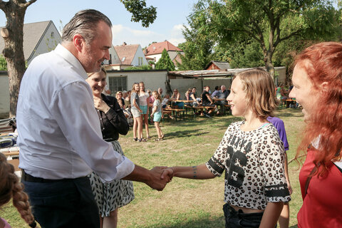 Gratis Sommerbetreuung für die Kinde mit Spiel, Sport, Spaß und großem Sommerfest