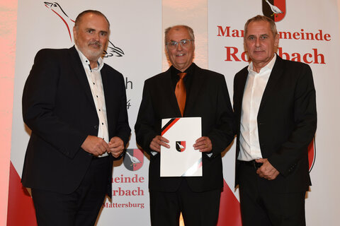 Alfred Haiden (Mitte) bekam den Ehrenring der Gemeinde, gemeinsam mit LH Hans Peter Doskozil und Günter Schmidt, Bürgermeister der Marktgemeinde Rohrbach bei Mattersburg