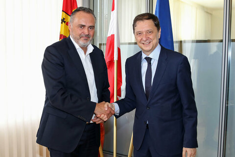 Landeshauptmann Hans Peter Doskozil hieß den Botschafter von Rumänien in Österreich, S.E. Bogdan Mazuru, herzlich willkommen