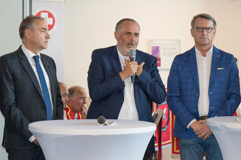 Soziallandesrat Dr. Leonhard Schneemann, Landeshauptmann Mag. Hans Peter Doskozil und OSG-Obmann Dr. Alfred Kollar bei der Eröffnung des Pflegekompetenzzentrums Zurndorf.