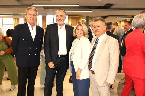 Generalintendant Alfons Haider, Landeshauptmann Hans Peter Doskozil, Claudia Priber, Geschäftsführerin der Kultur-Betriebe Burgenland und Emmerich Gärtner-Horvath Vorsitzender des Volksgruppen Beirates der Roma, vor der Eröffnung.