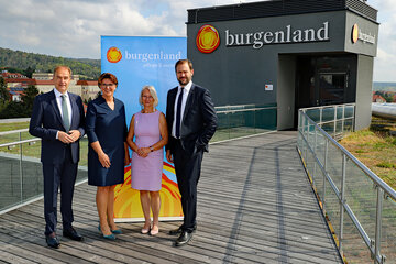 Soziallandesrat Dr. Leonhard Schneemann (l.) und Geschäftsführer Dr. Johannes Zsifkovits von der Soziale Dienste Burgenland GmbH (r.) mit DSA Petra Prangl, MBA (Burgenländische Pflegeheim Betriebs-GmbH) und Susanne Ursli, MsC (Betreuung und Pflege Burgenland) (v.l.).