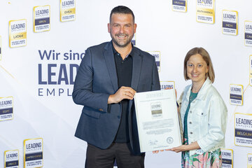 CEO Florian Schlechtleitner und Helene Sommer-Keckeis, Direktorin Personal (v.l.), freuen sich über die Auszeichnung.