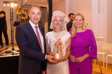 Landesrat Dr. Leonhard Schneemann, Doris Zoder-Spalek, MBA, die geschäftsführende Obfrau von MOKI Burgenland, und Landesrätin Mag.a (FH) Daniela Winkler beim 25-Jahr-Jubiläum.