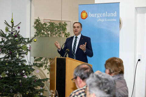 Soziallandesrat Dr. Leonhard Schneemann bei seiner Eröffnungsrede