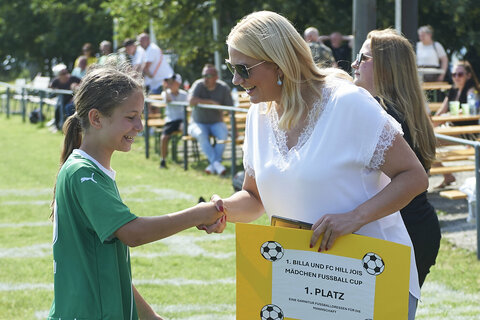 Landesrätin Daniela Winkler beim ersten burgenländischen Mädchen-Fußball-Cup in Jois