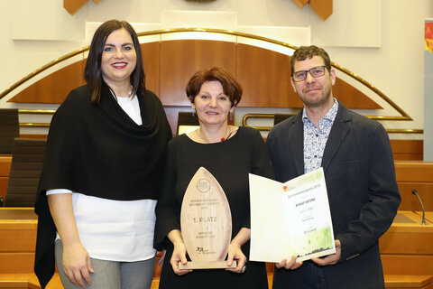 Agrarlandesrätin Astrid Eisenkopf, Christine und Bernd Katona.