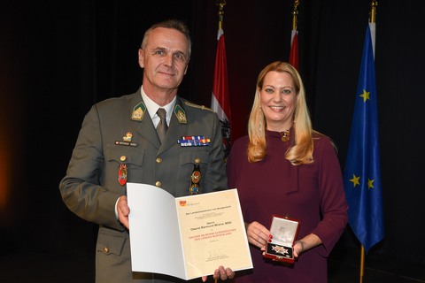 Der stellvertretender Militärkommandant im Burgenland, Oberst Raimund Wrana, erhielt das Große Silberne Ehrenzeichen des Landes Burgenland verliehen