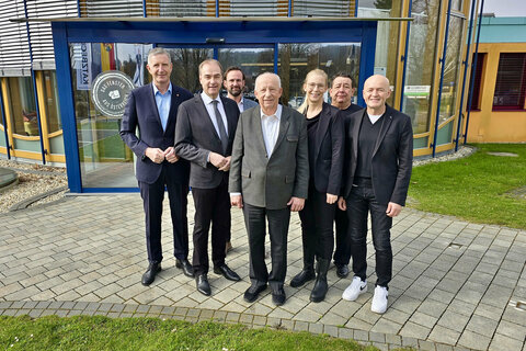Wirtschaftslandesrat Dr. Leonhard Schneemann beim Betriebsbesuch der Firma Katzbeck
