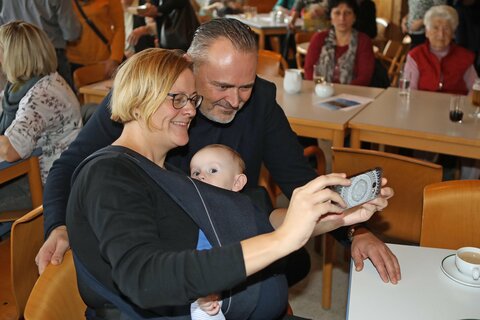 Der Landeshauptmann nahm sich auch Zeit für Selfies mit den Besuchern.