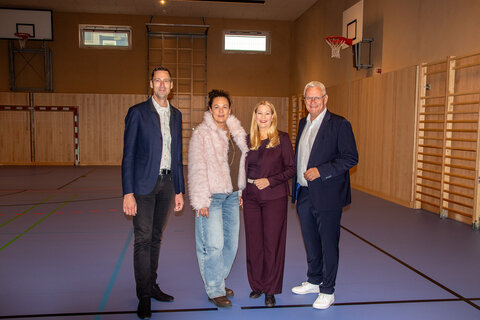 Eisenstadts Bürgermeister LAbg. Mag. Thomas Steiner, Bildungslandesrätin Mag.a (FH) Daniela Winkler, Vizebürgermeisterin Charlotte Toth-Kanyak, MEd, und Ing Christian Weiß von der PEB.