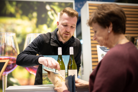 Genuss aus dem Burgenland: Der my burgenland Shop bietet regionale Produkte, Weine und Souvenirs direkt am Messestand.