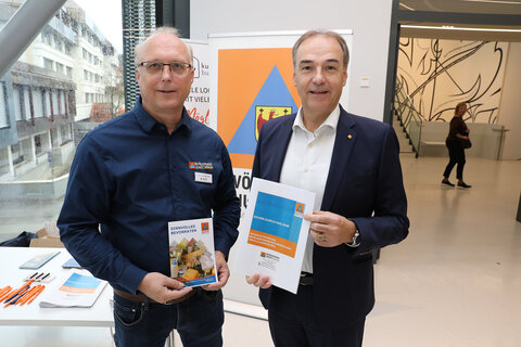 Der Bevölkerungsschutz Burgenland (im Bild Landesrat Dr. Leonhard Schneemann mit Geschäftsführer Martin Bierbauer, v.r.) war ebenfalls im Kulturzentrum Eisenstadt vertreten.