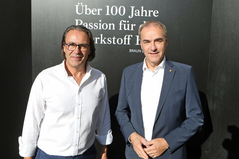 Geschäftsführer Kommerzialrat Jochen Joachims begrüßte Wirtschaftslandesrat Leonhard Schneemann (v.l.).