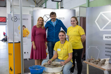 Bildungslandesrätin Mag.a (FH) Daniela Winkler weist auf die Wichtigkeit der BiBi-Messe in Oberwart hin.