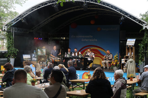 Beim Burgenländischen Weinfest in Rudolstadt spielte das Wetter leider nicht ganz mit.