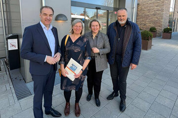 Landesrat Dr. Leonhard Schneemann, Annie Petersen, Vorsitzende des Sozial- und Gesundheitsausschusses der dänischen Gemeinde Rodovre, Österreichs Botschafterin in Dänemark Alice Irvin und Landeshauptmann Hans Peter Doskozil.