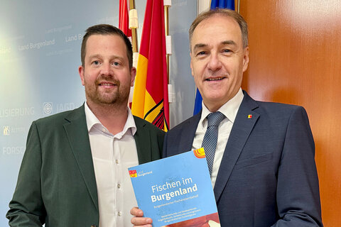 LR Leonhard Schneemann mit Landesfischereimeister Martin Heissenberger.