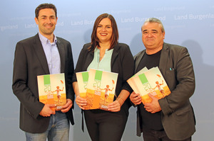 Christian Nohel und Stefan Nohel von der Agentur Brainbows mit Landesrätin Astrid Eisenkopf