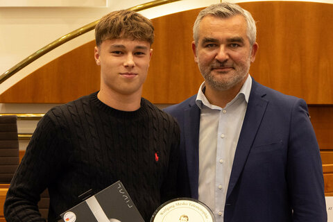 Landesrat Heinrich Dorner mit Preisträger Max Baxa (Laufteam Burgenland Eisenstadt).