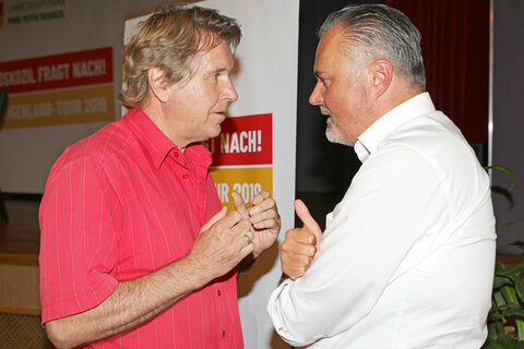 Landeshauptmann Hans Peter Doskozil im Gespräch mit BesucherInnen