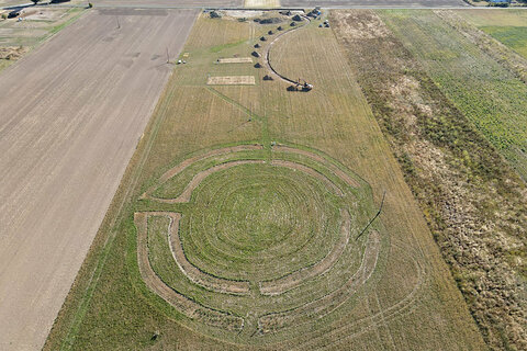 Die Projektfläche „Kreisgrabenanlage & Steinzeitdorf Rechnitz“ aus der Vogelperspektive (1).