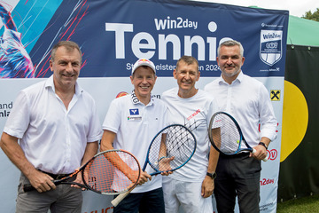 Sport-Landesrat Heinrich Dorner (r.) mit Veranstalter Günter Kurz sowie Andreas Goldberger und Turnierleiter Peter Doppler (v.l.).