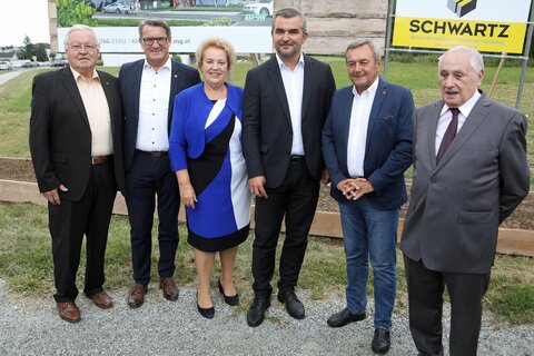 OSG-Aufsichtsratsvorsitzender Johann Schmidt, OSG-Direktor Alfred Kollar, Landtagspräsidentin Verena Dunst, Landesrat Heinrich Dorner, Aufsichtsrat Reinhard Knaus und OSG-Langzeitobmann Helmut Vogl (v.l.).