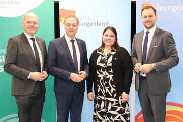 Franz Öller kaufmännischer Geschäftsführer Gesundheit Burgenland, Landesrat Leonhard Schneemann, Nadine Graf, Studiengangsleiterin Bachelor Gesundheits- und Krankenpflege und Johannes Zsifkovits (Geschäftsführer Soziale Dienste Burgenland GmbH).