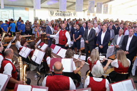 Das Zelt war voll gefüllt, für die musikalische Umrahmdung des Festaktes sorgte die Stadtkapelle Oberwart.