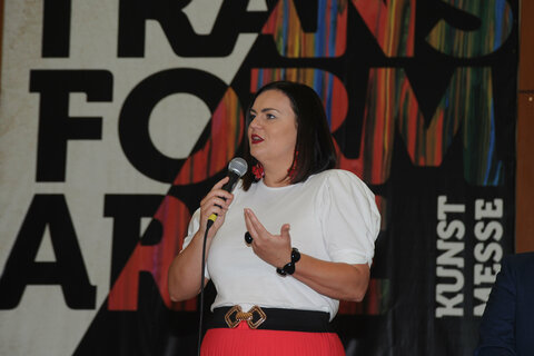 Landeshauptmann-Stellvertreterin Astrid Eisenkopf bei der Eröffnung der Kunstmesse transform-arte in Eisenstadt.