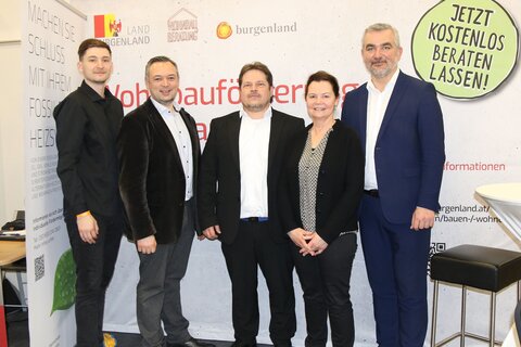 Die Mitarbeiter der Wohnbauförderung waren auch auf der Baumesse präsent.