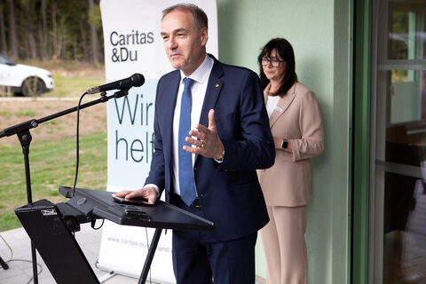 Soziallandesrat Dr. Leonhard Schneemann bei seiner Festrede.