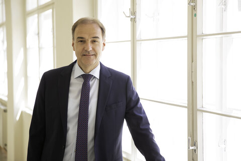 Porträtaufnahme Landesrat Dr. Leonhard Schneemann