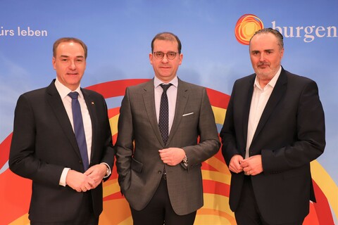(v.l.) Landesrat Dr. Leonhard Schneemann, Landesjagdkoordinator DI Hans Peter Weiss und Landeshauptmann Mag. Hans Peter Doskozil bei einer Pressekonferenz anlässlich der Präsentation des neuen Landesjagdkoordinators.