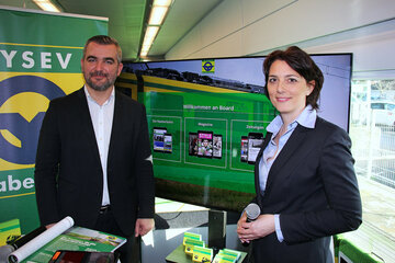 Landesrat Mag. Heinrich Dorner gratulierte Generaldirektorin-Stv. Dr. Hana Dellemann zu den neuen Angeboten und Anreizen der Raaberbahn, die im Interesse der burgenländischen Pendlerinnen und Pendler geschaffen wurden