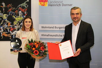 Sportlandesrat Heinrich Dorner gratuliert Lena Grabowski, Burgenlands Sportlerin des Jahres 2019, zu ihrem sensationellen Erfolg bei der Kurzbahn-Europameisterschaft in Kasan