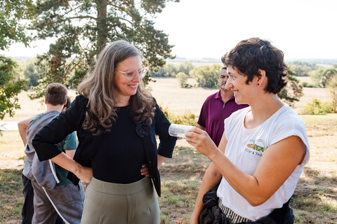 Landeshauptmann-Stellvertreterin Anja Haider-Wallner besuchte im Zuge der zweiten burgenländischen Naturschutzrallye das Artentraining in Rechnitz.