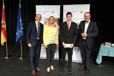 LH Hans Peter Doskozil gratulierte gemeinsam mit Bildungslandesrätin Daniela Winkler und Bildungsdirektor Heinz Zitz MaturantInnen mit ausgezeichnetem Erfolg.