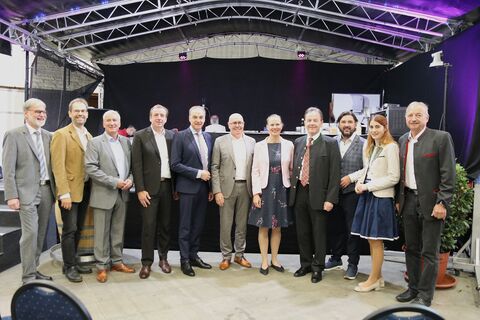 : Landeshauptmann-Stellvertreterin Anja Haider-Wallner und Landesrat Leonhard Schneemann mit den Vertretern aus Politik und Wirtschaft bei der Eröffnung der Genussmesse 2025.