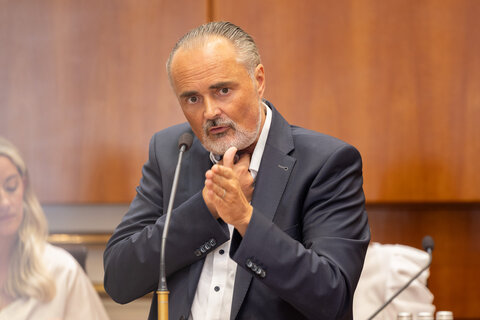 Landeshauptmann Hans Peter Doskozil beim Sonderlandtag zur Finanzlage des Burgenlandes