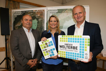 Landesrätin Mag.a (FH) Daniela Winkler und Obmann LAbg. Bgm. Erwin Preiner mit Ferenc Ivanics, Obmann des ungarischen Welterbe-Managementvereins