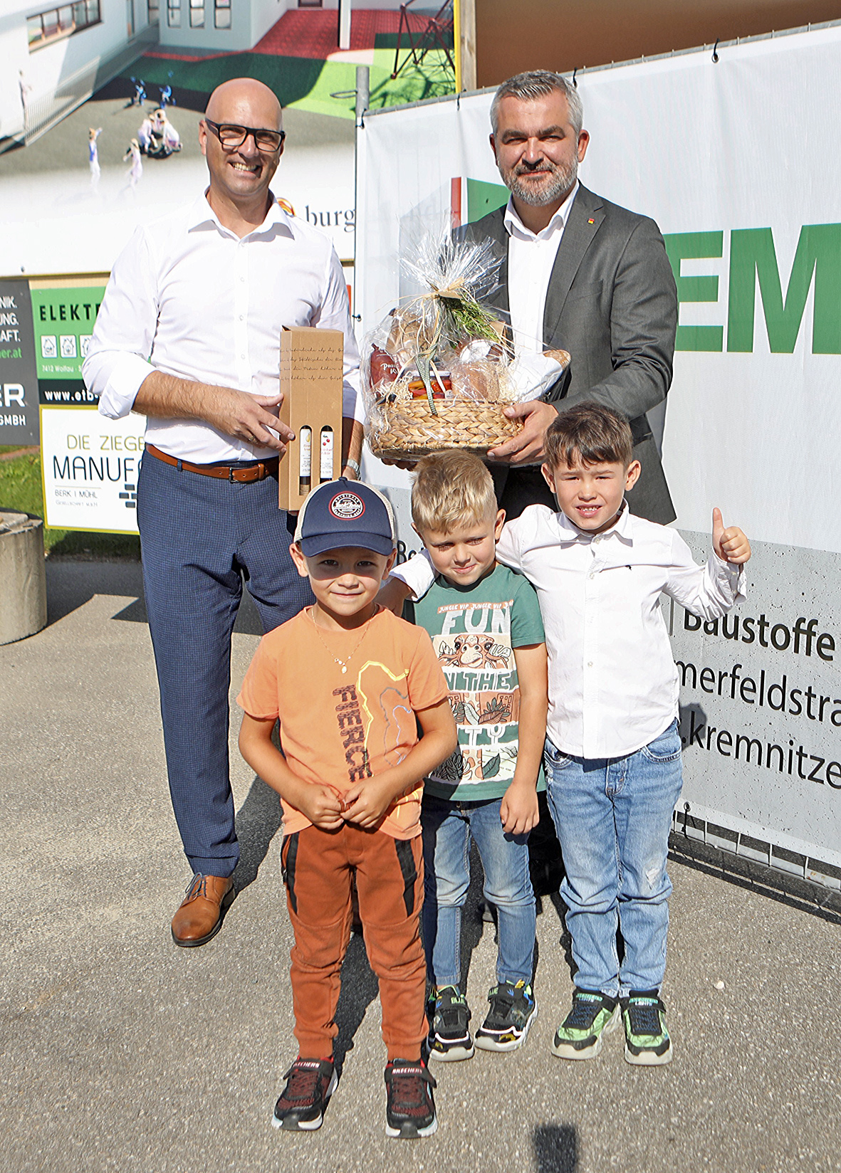 LR Dorner: Spatenstich für die Erweiterung des Kindergartens in