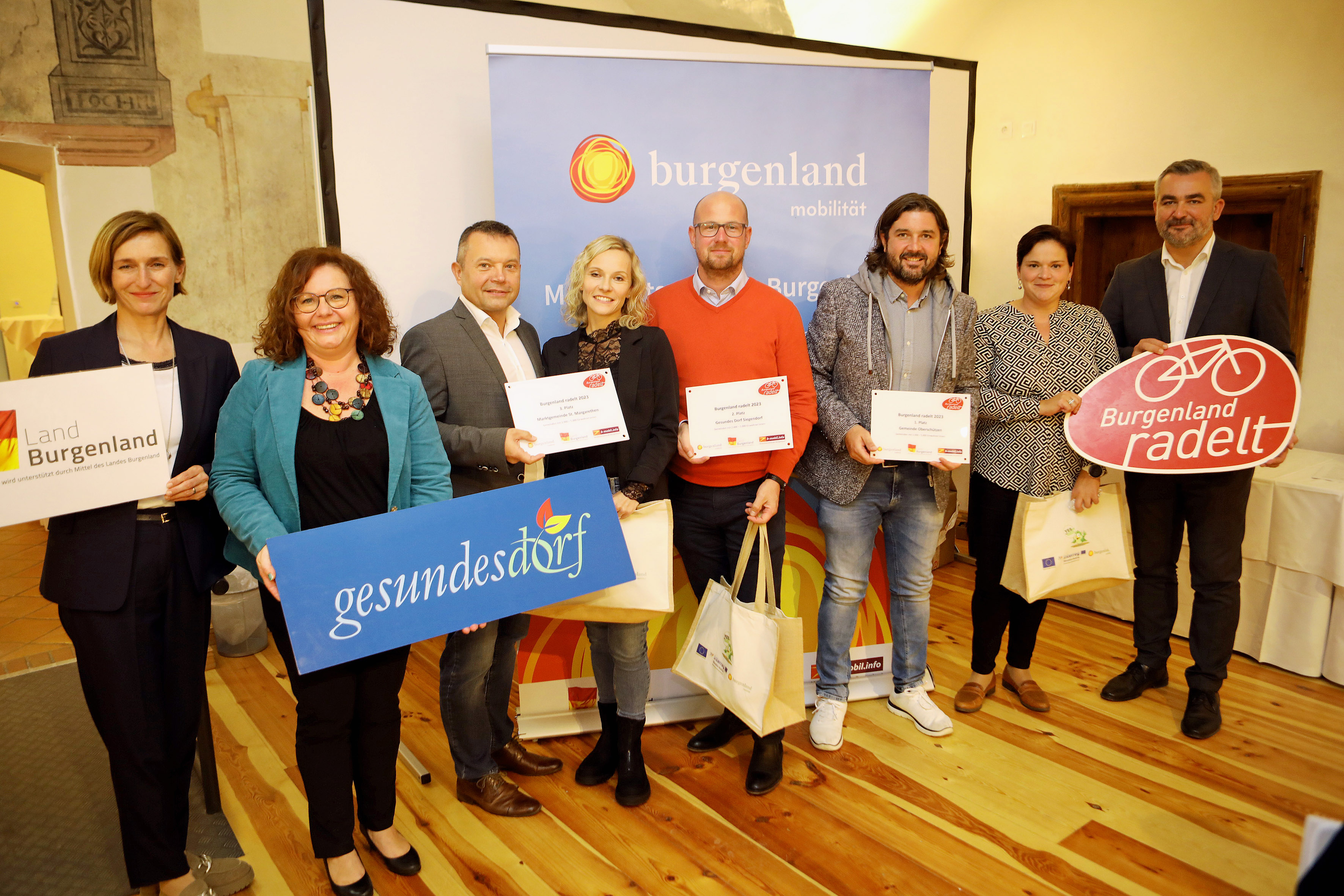 Christine Zopf-Renner und Landesrat Heinrich Dorner mit Vizebürgermeister Christian Schriefl und Dagmar Thiel (Marktgemeinde St. Margarethen im Burgenland), Vizebürgermeister Norbert Schelakovsky und Tina Wurm (Gesundes Dorf Siegendorf) und Bürgermeister Hans Unger und Elke Kainz (Gemeinde Oberschützen).